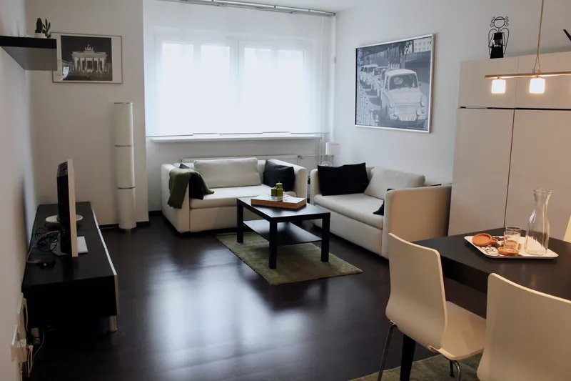 WOHNEN AM KUDAMM: moderne, voll möblierte & ruhige 2-ZKB-Wohnung — photo 1
